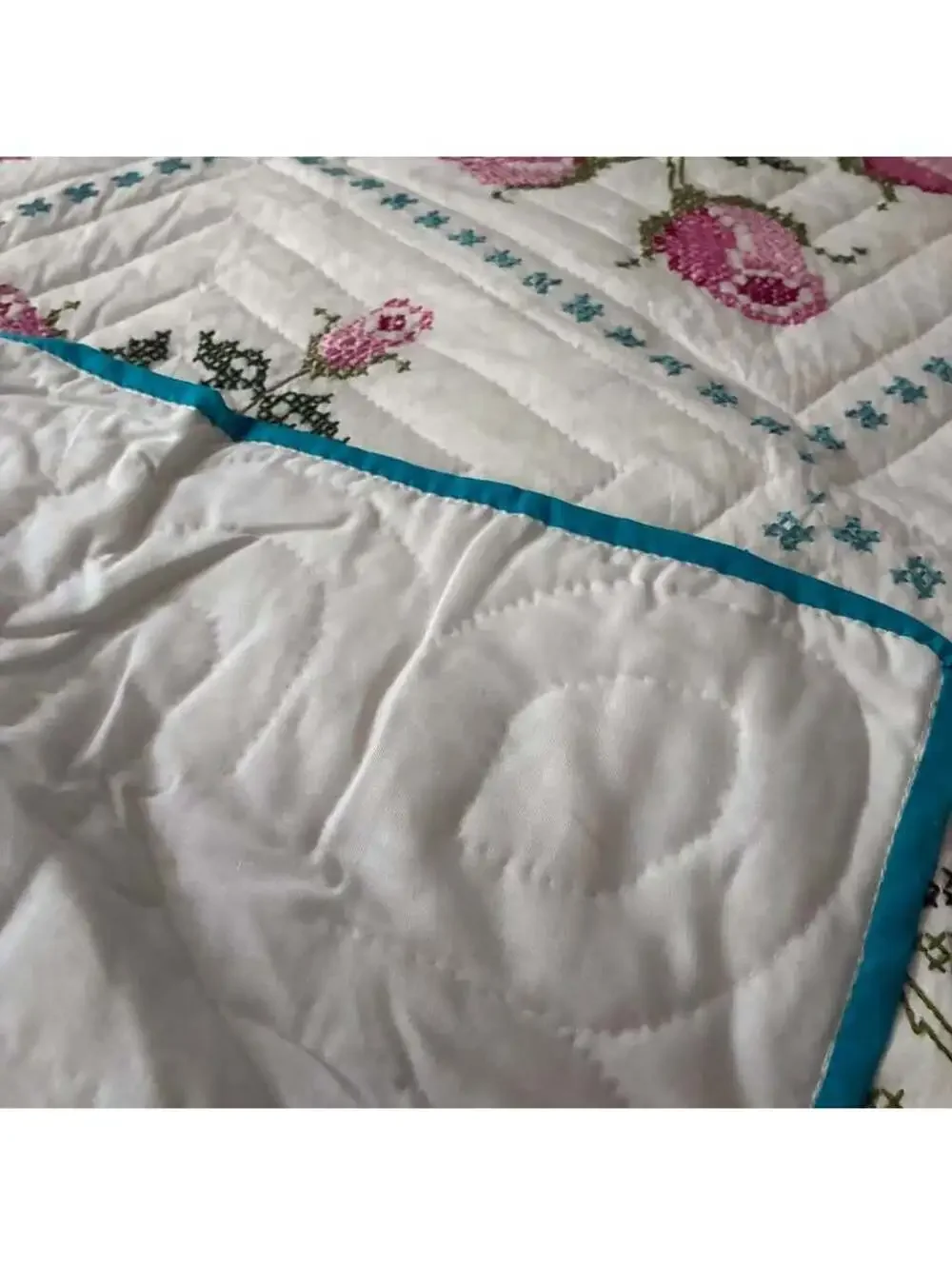 Vintage Hand Embroidered Cross Stitch Rose Quilt Queen 80x96 Floral Bedding